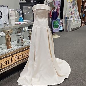 Elegant Strapless Cream Gown